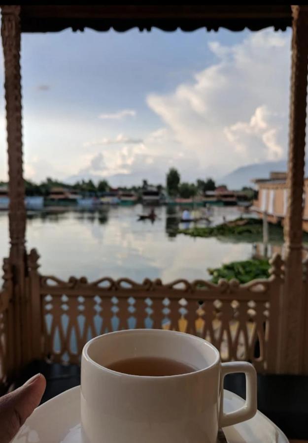 Lala Rukh Group Of Houseboats Hotel Srīnagar Buitenkant foto