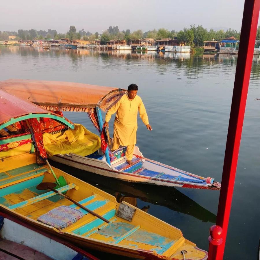 Lala Rukh Group Of Houseboats Hotel Srīnagar Buitenkant foto