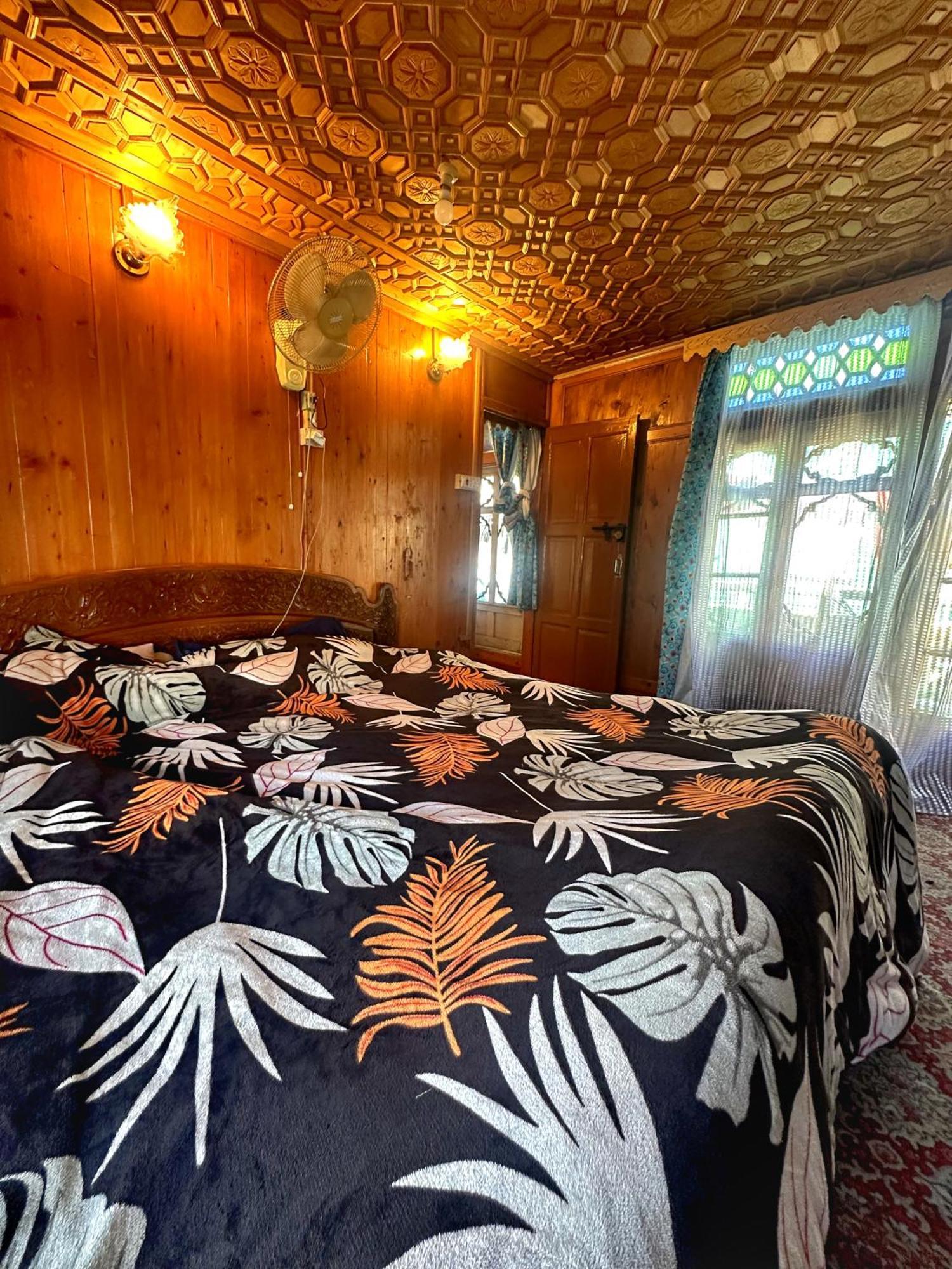 Lala Rukh Group Of Houseboats Hotel Srīnagar Buitenkant foto