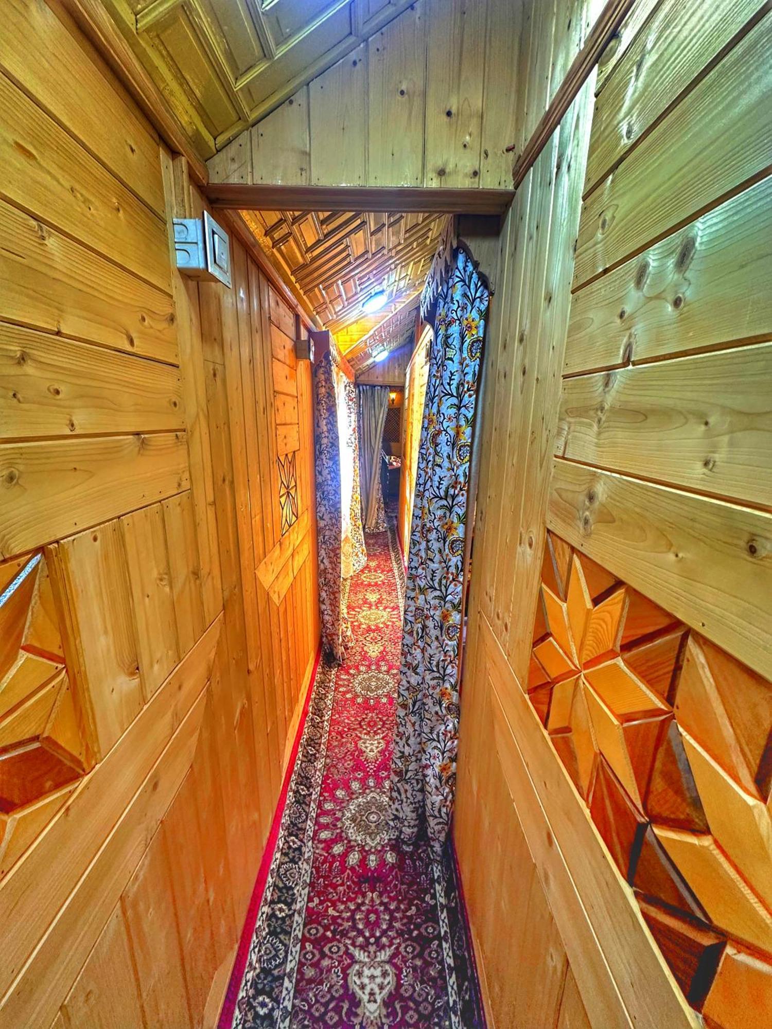 Lala Rukh Group Of Houseboats Hotel Srīnagar Buitenkant foto